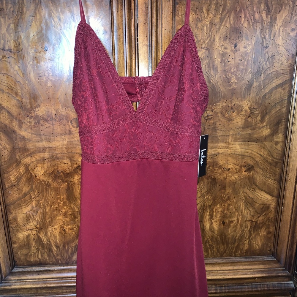 Mid thigh maroon dress